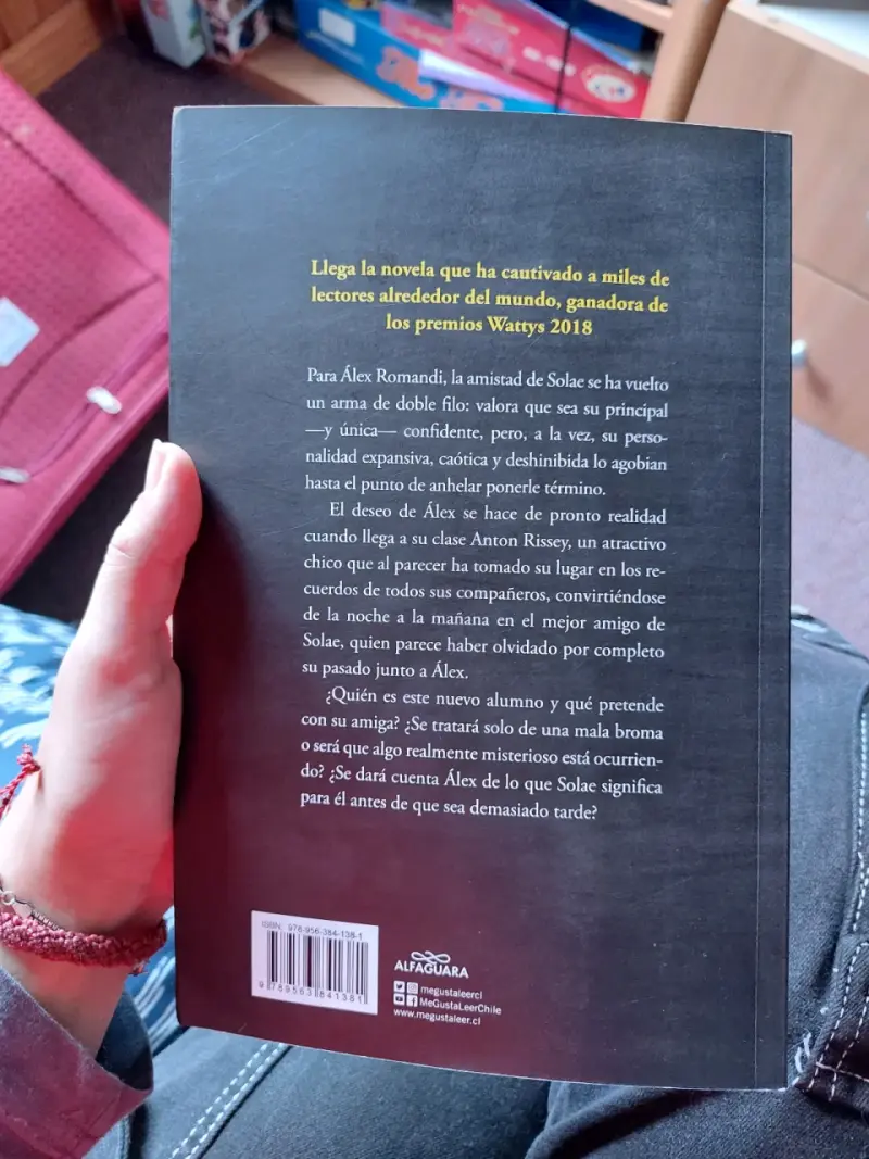 Libro 'No Me Conoces, Pero Soy Tu Mejor Amigo' - 3