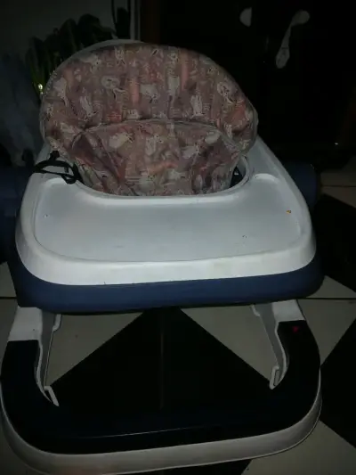 Andador 2 en uno y silla mecedora - miniatura 5