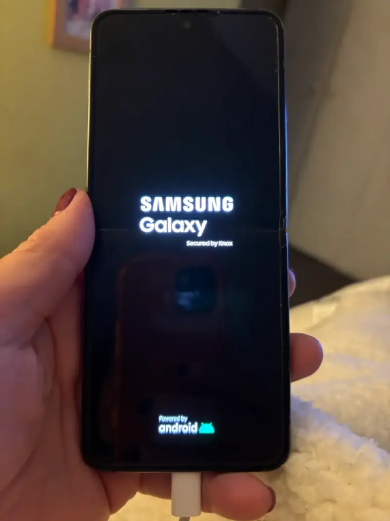 Samsung Galaxy Z Flip5 plegable en buen estado - 3