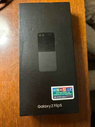 Samsung Galaxy Z Flip5 plegable en buen estado - miniatura 4