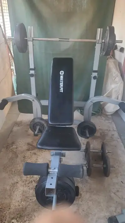 Banco de pesas y máquina de abdominales Masterfit - miniatura 1