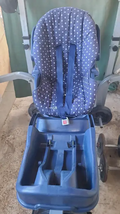 Silla de Auto para Bebé Azul con Diseño de Lunares - miniatura 1