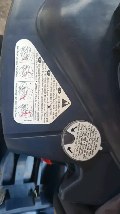 Silla de Auto para Bebé Azul con Diseño de Lunares - miniatura 2