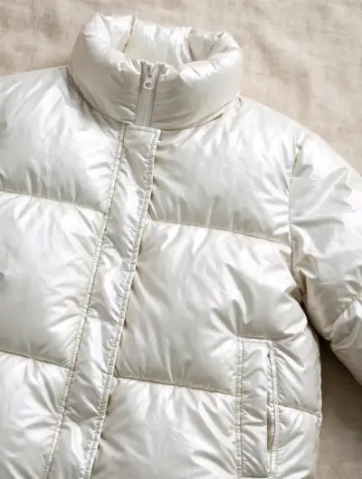 Chaqueta acolchada blanca para invierno - miniatura 2