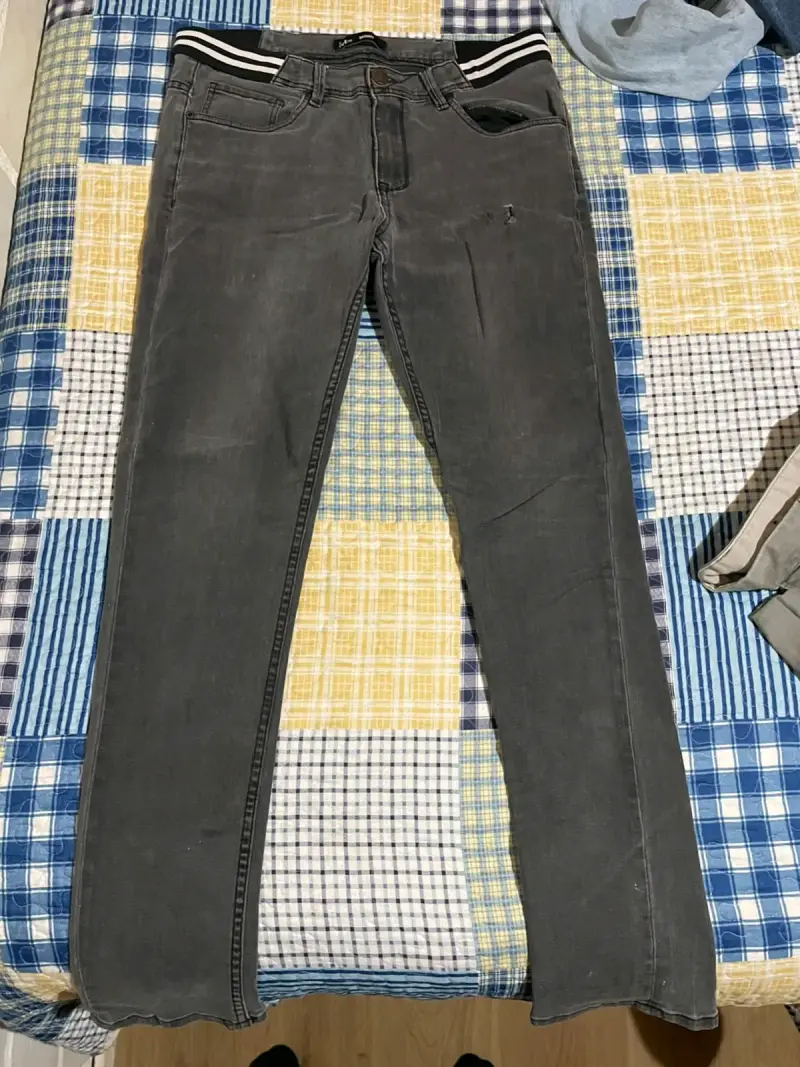 Jeans grises para hombre con cintura elástica