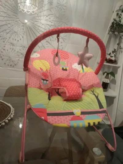 Silla Mecedora para Bebé con Diseño Colorido - miniatura 1