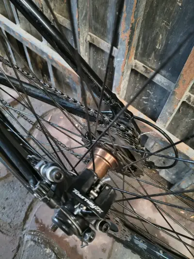 Bicicleta de montaña Raleigh negra con accesorios - miniatura 6