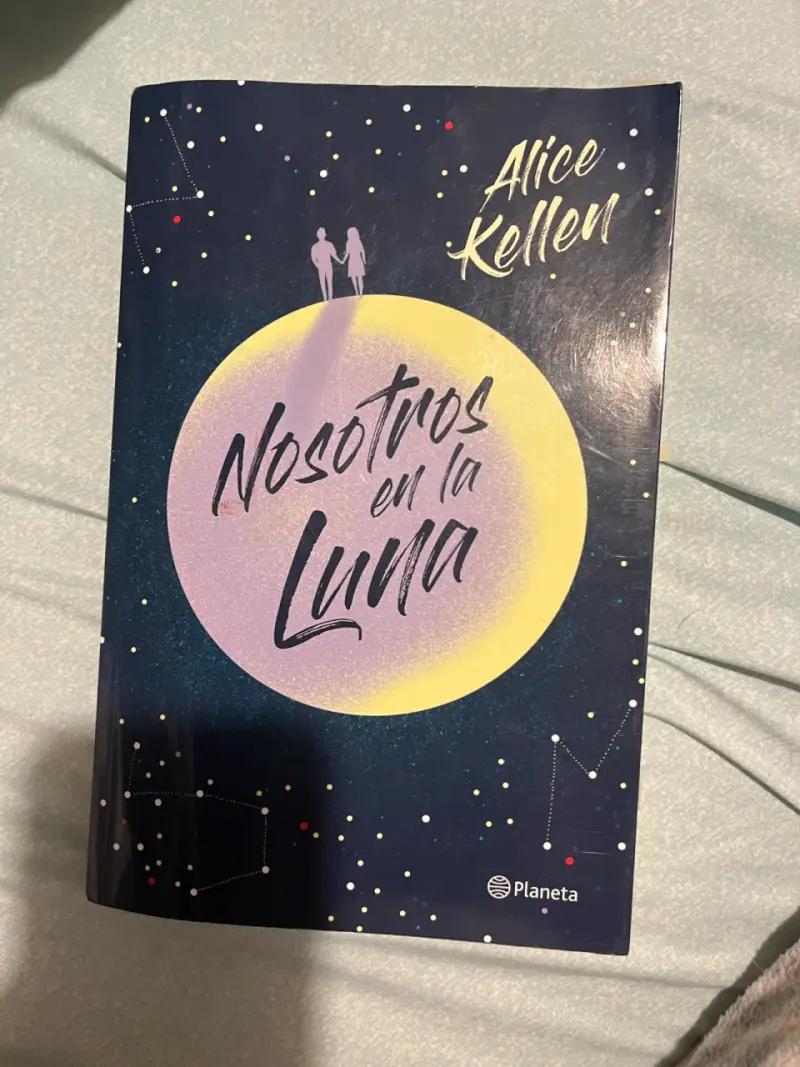 Libro 'Nosotros en la Luna' de Alice Kellen - 1