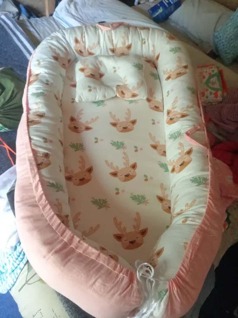 Cuna nido para bebé con diseño de ciervos