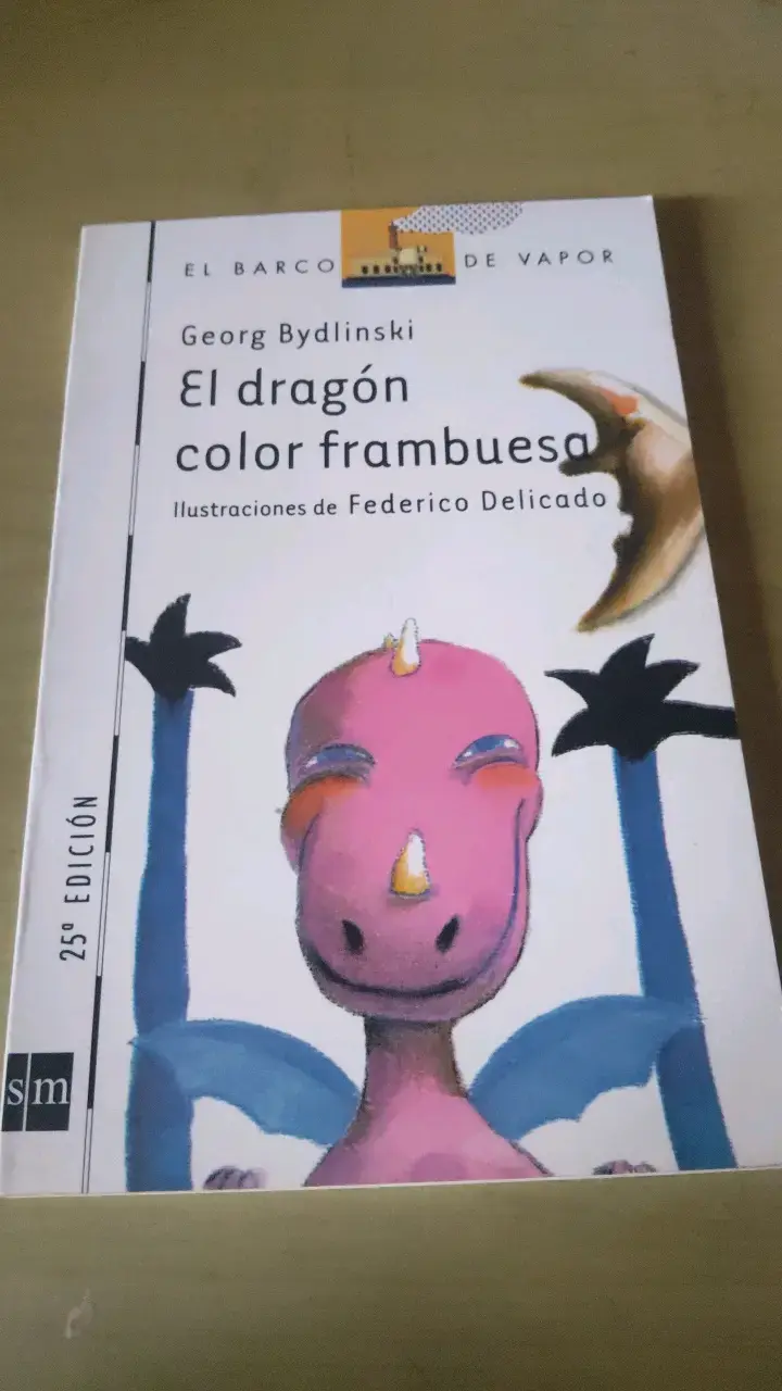 Libro infantil 'El dragón color frambuesa' de Georg Bydlinski