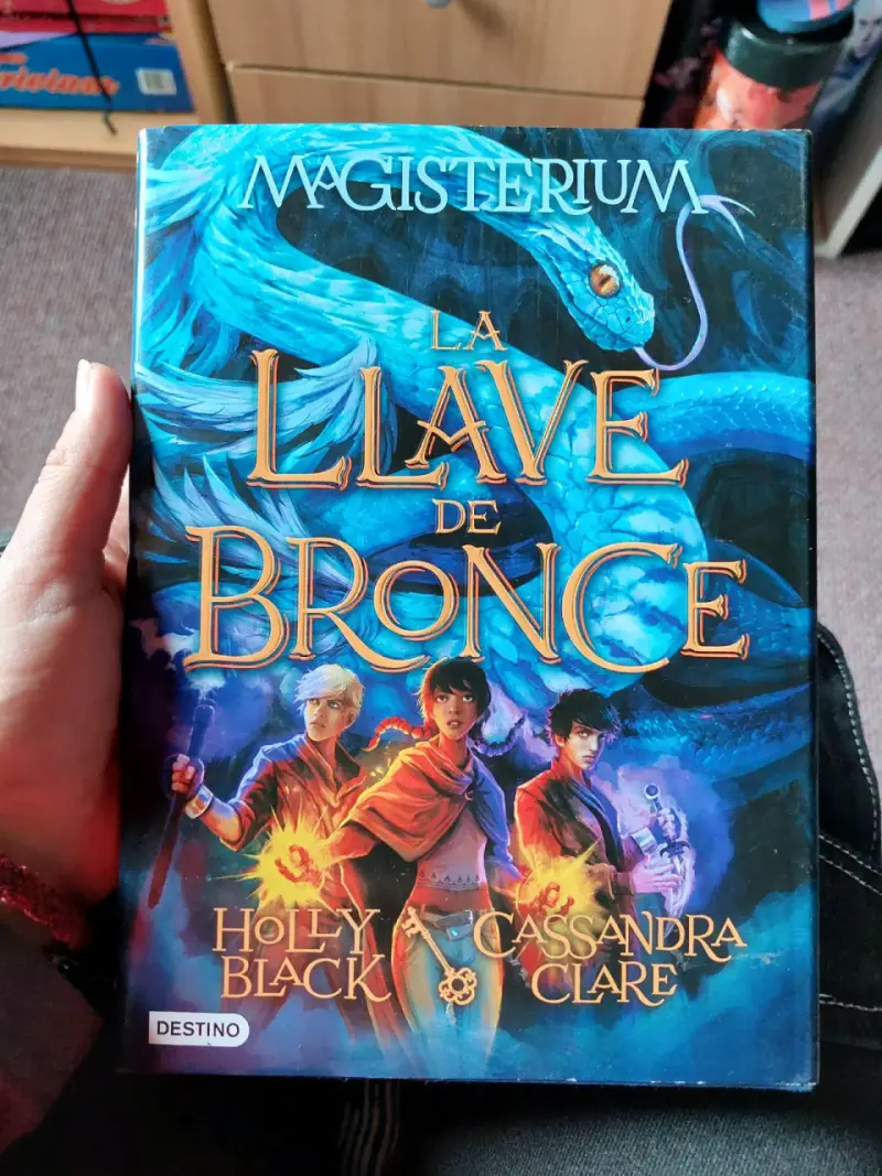 3 primeros libros saga Magisterium - 5