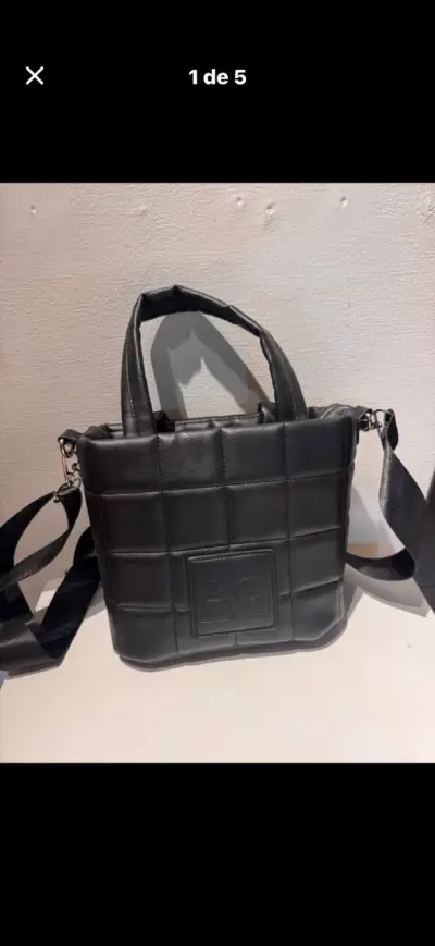 Bolso negro acolchado con correa ajustable - miniatura 1