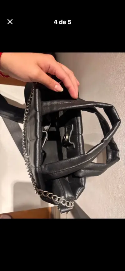 Bolso negro acolchado con correa ajustable - miniatura 5