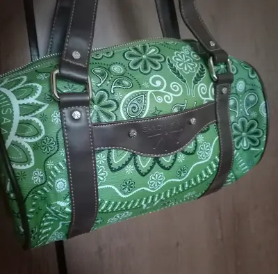 Bolso de mano verde con diseño floral de Diseñador - miniatura 1