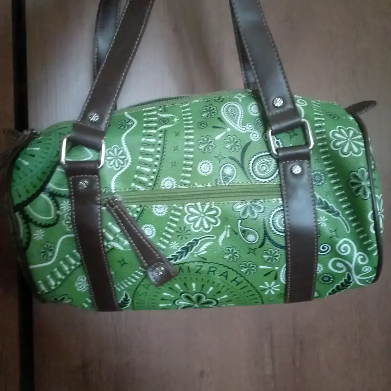 Bolso de mano verde con diseño floral de Diseñador - 2