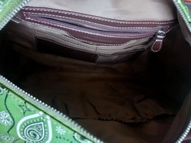 Bolso de mano verde con diseño floral de Diseñador - 6