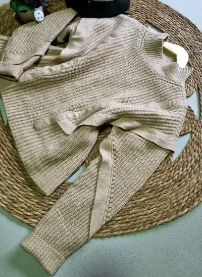Suéter de lana beige con cuello alto Umbrale - miniatura 2
