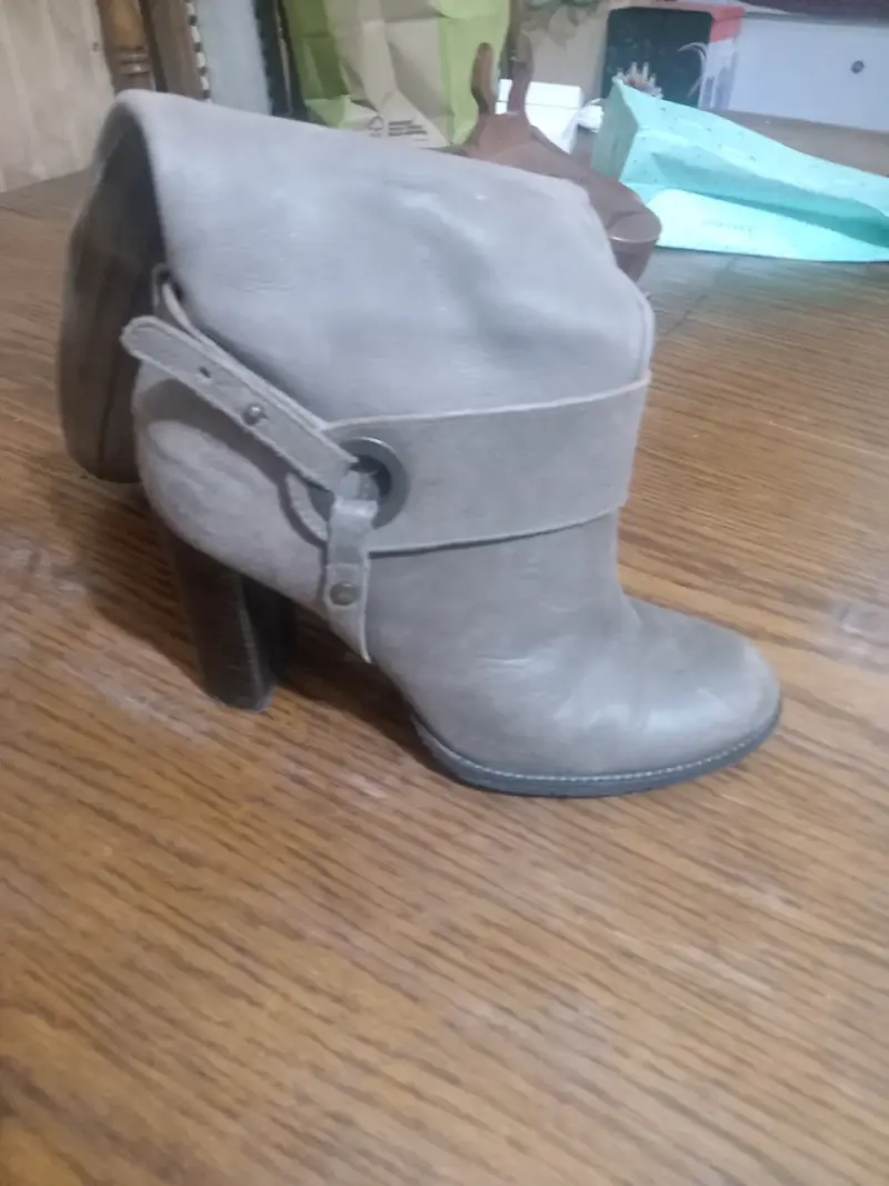 Botas de cuero gris con tacón alto - 4