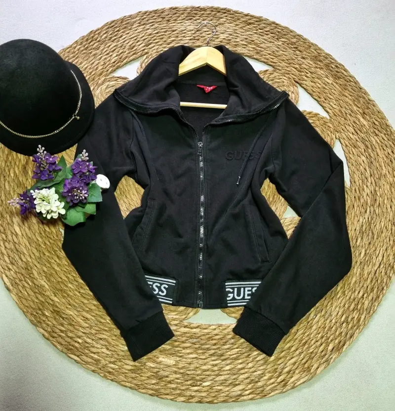 Chaqueta negra Guess con cierre frontal - 1