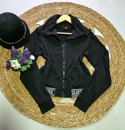 Chaqueta negra Guess con cierre frontal - miniatura 1