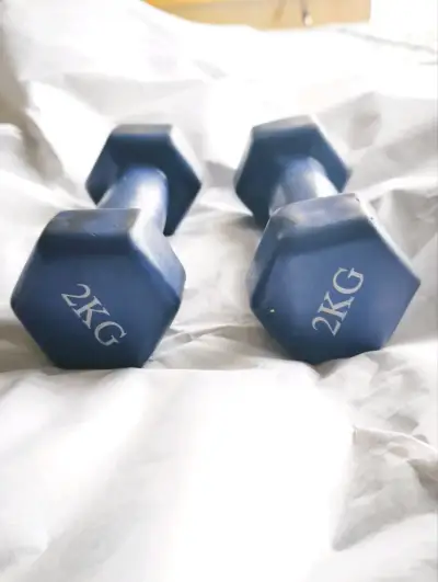 Mancuernas de 2kg color azul para entrenamiento - miniatura 1