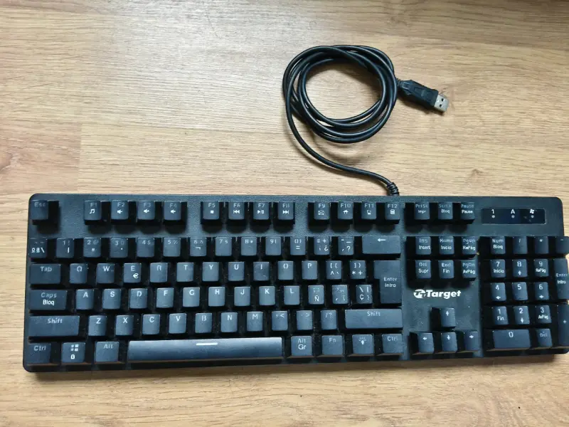Teclado mecánico Target USB en perfecto estado - 1