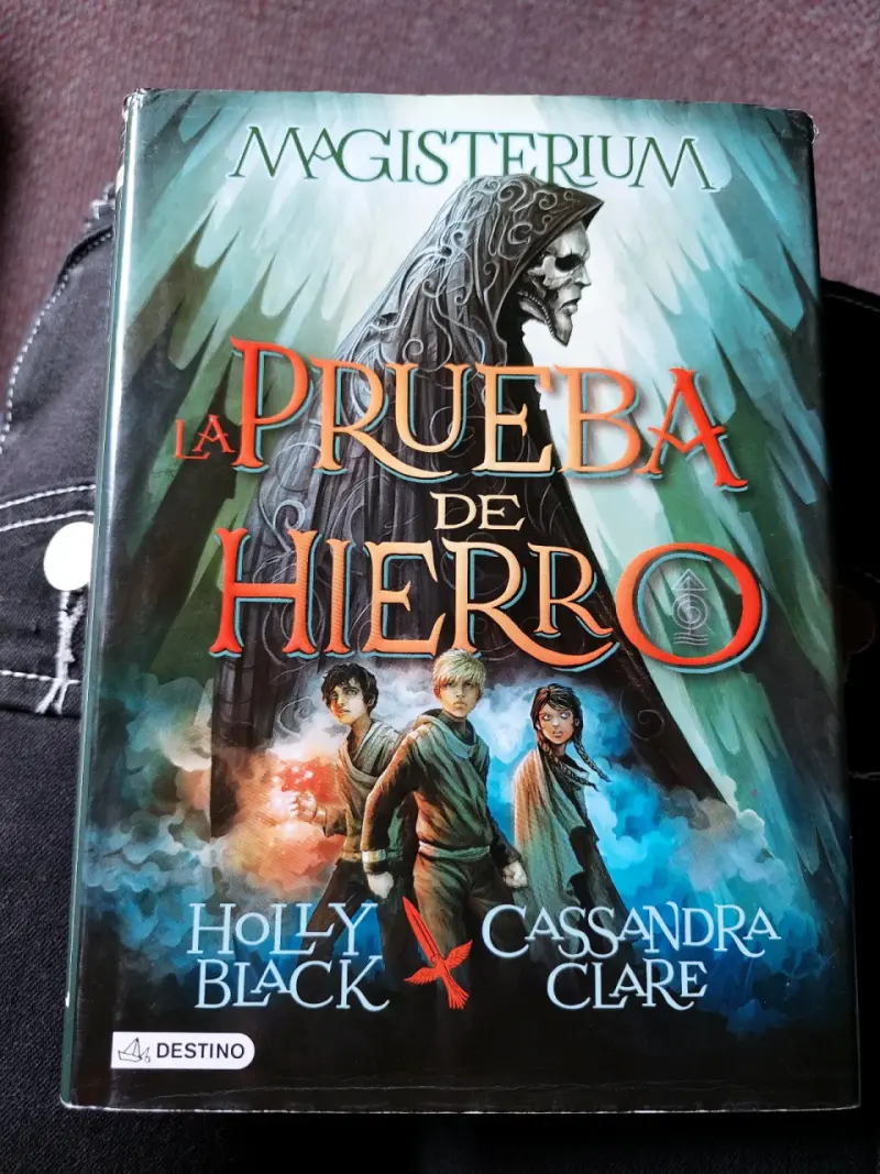 Libro 1 Magisterium: La Prueba de Hierro