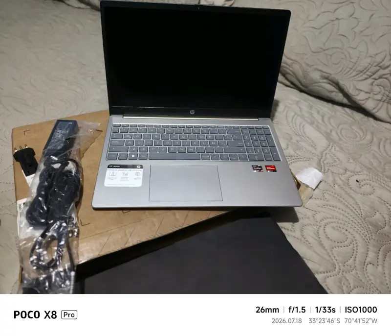 Laptop HP 15.6'' FHD Ryzen 5 8GB RAM 512GB SSD - 2