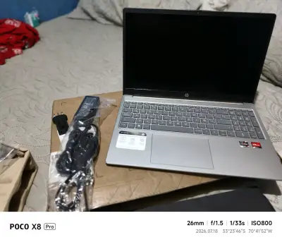 Laptop HP 15.6'' FHD Ryzen 5 8GB RAM 512GB SSD - miniatura 3