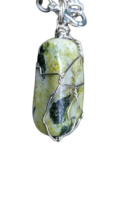 Colgante de piedra natural con alambre - miniatura 1