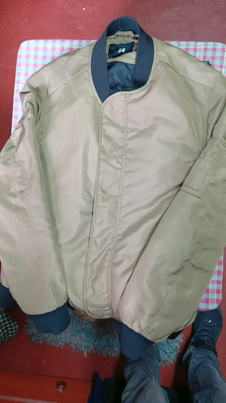 Chaqueta bomber beige H&M para hombre
