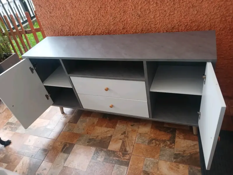 Mueble de almacenamiento con cajones y puertas - 2