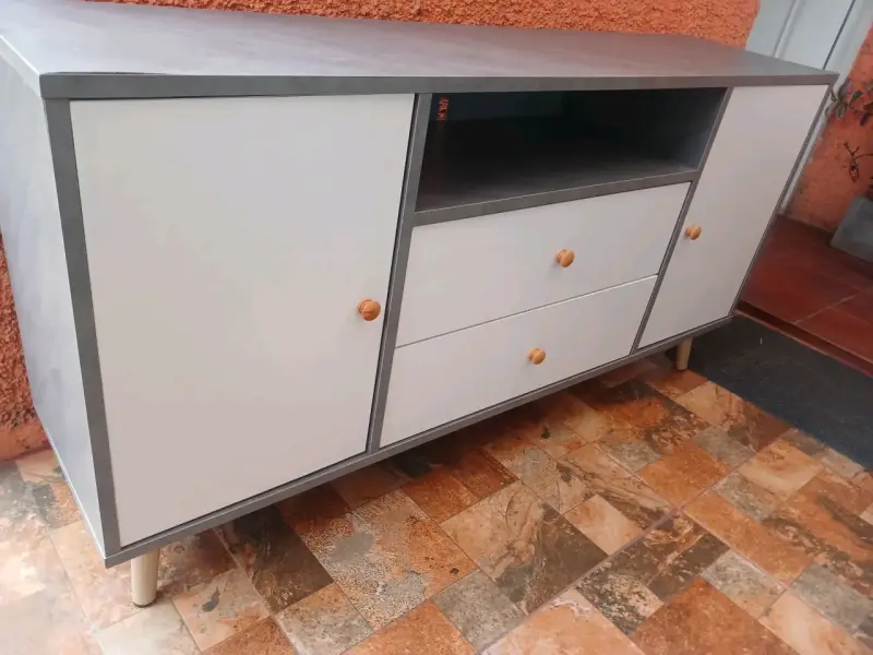 Mueble de almacenamiento con cajones y puertas - 4