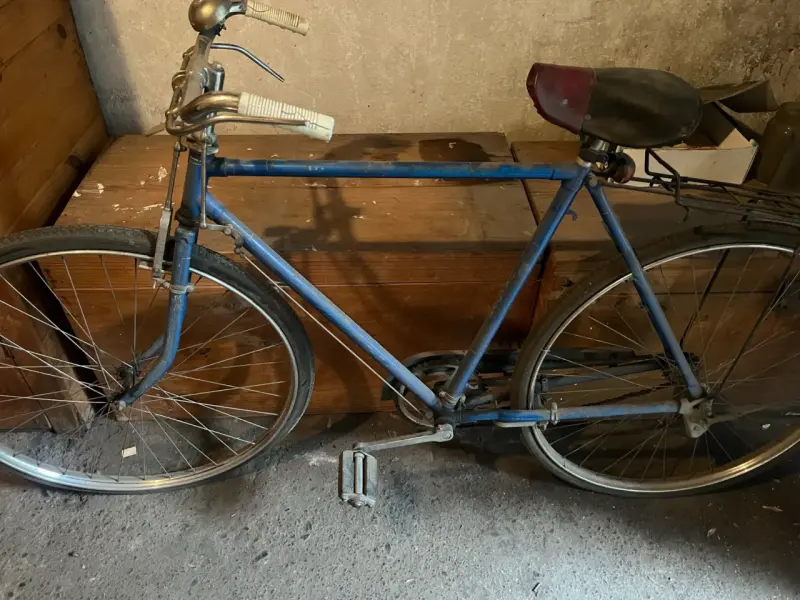Bicicleta vintage de paseo azul - 1
