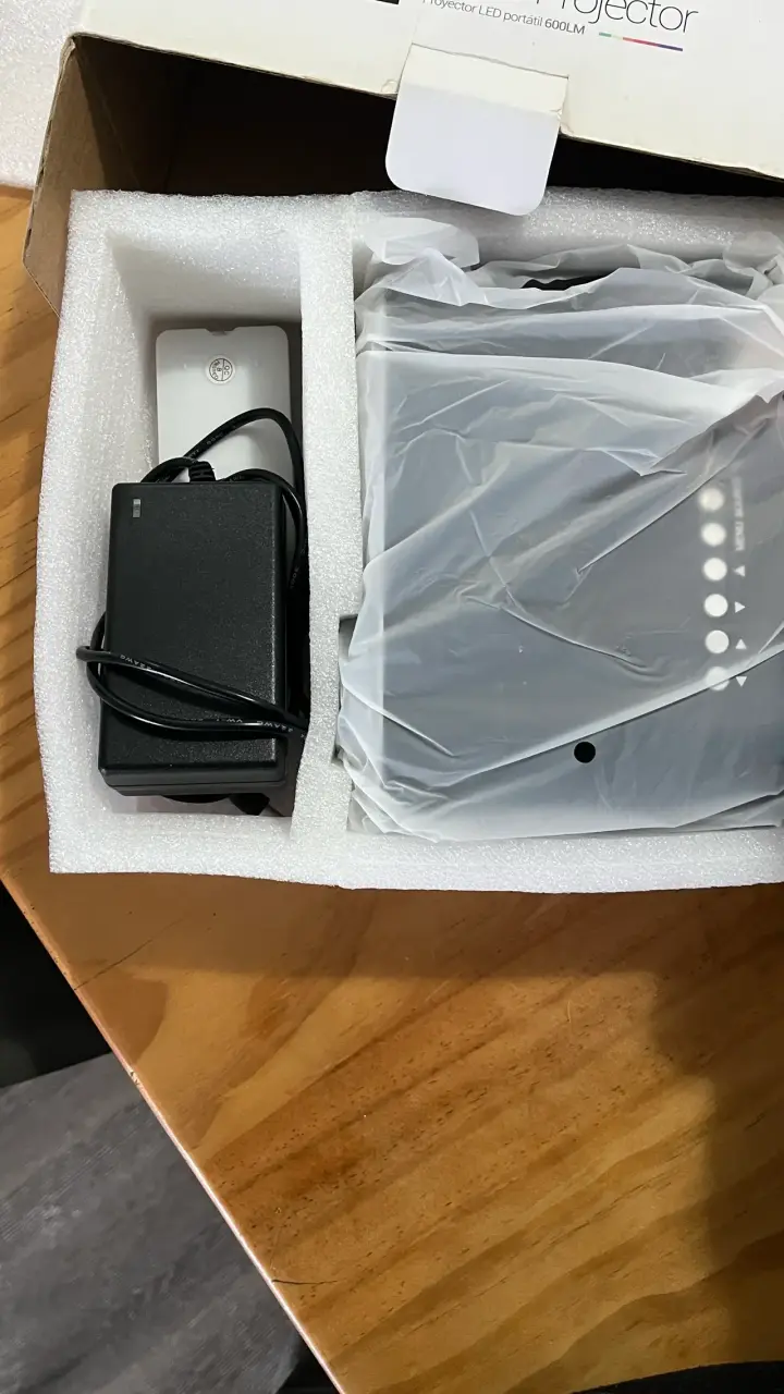 Proyector LED portátil Mlab 600LM HDTV - 2