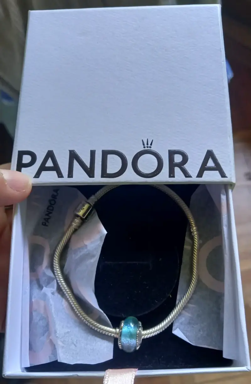 Pulsera Pandora con dije murano + 2 charms - 1