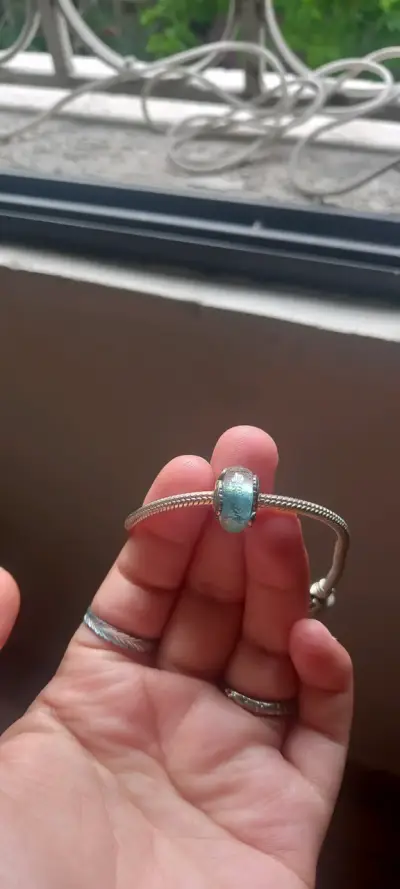Pulsera Pandora con dije murano + 2 charms - miniatura 2