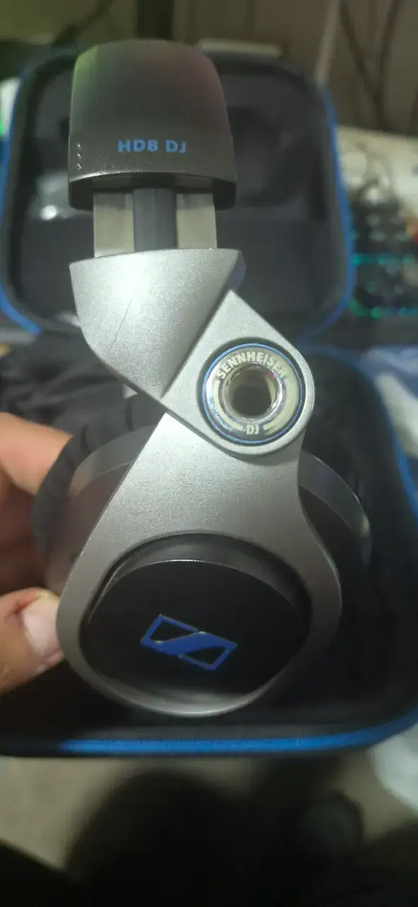 Auriculares DJ Sennheiser HD8 con estuche - 2
