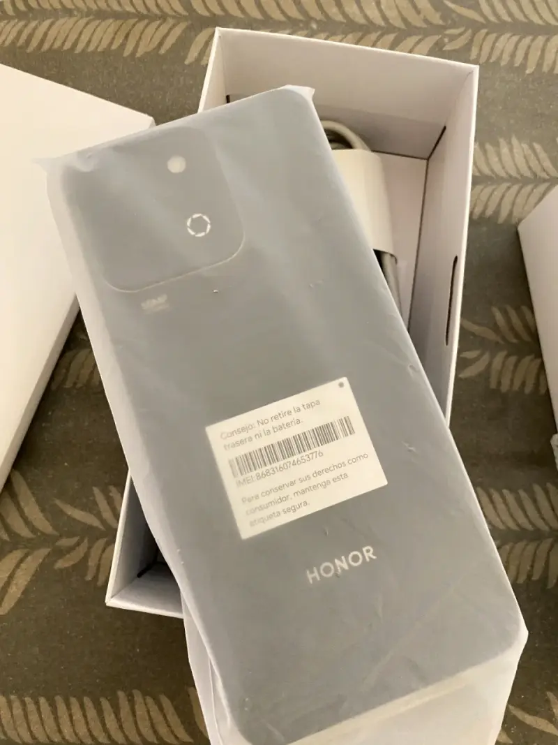 Smartphone Honor X6b 5G, solo abierto. - 2