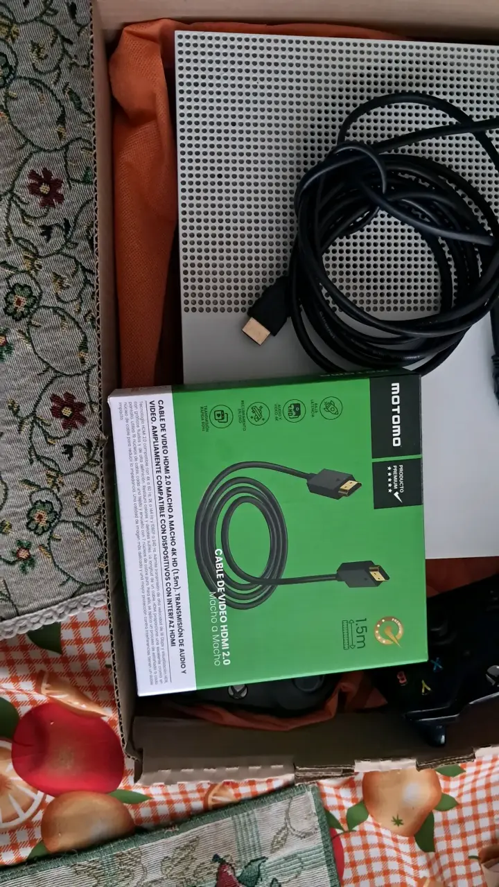 Consola Xbox One S con dos controles - 2