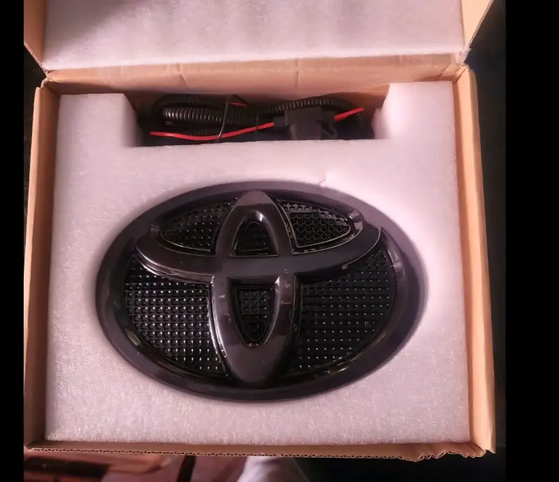 Emblema LED para parrilla Toyota con luces - 1