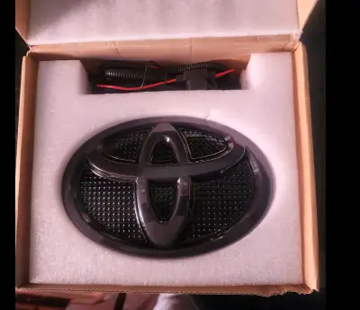 Emblema LED para parrilla Toyota con luces - miniatura 1