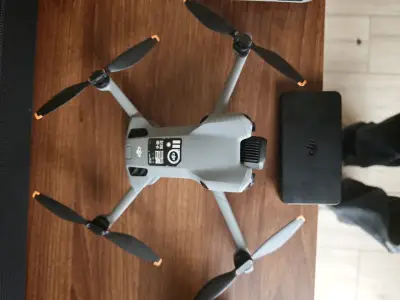 Drone DJI con control remoto y baterías adicional - miniatura 3
