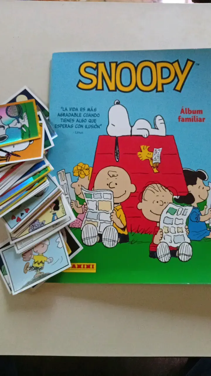 Álbum Familiar Snoopy con Stickers Panini