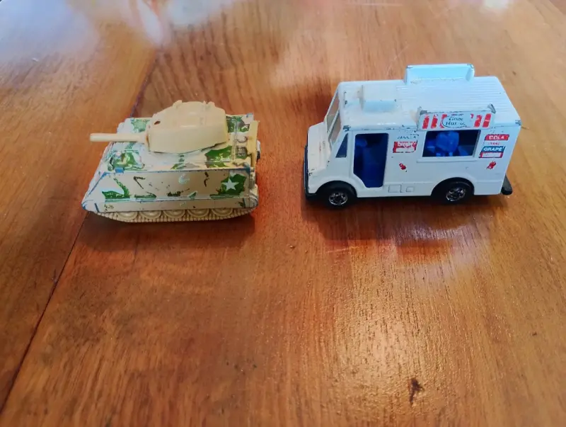 2 vehículos Hot Wheels de los años 1980 - 2