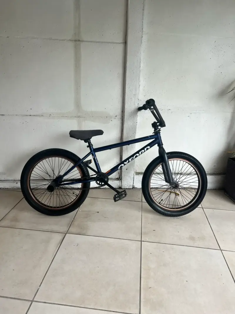 Bicicleta BMX Oxford azul en buen estado - 1