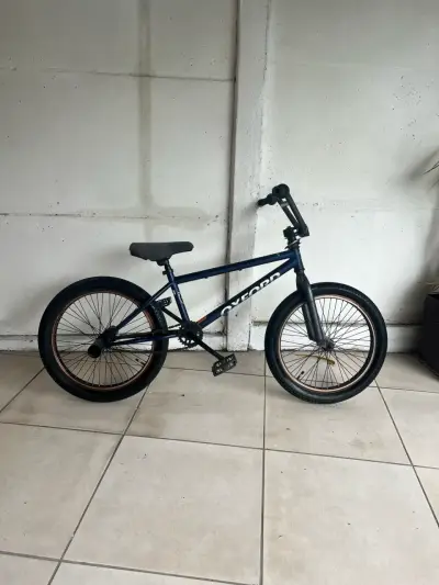 Bicicleta BMX Oxford azul en buen estado - miniatura 1