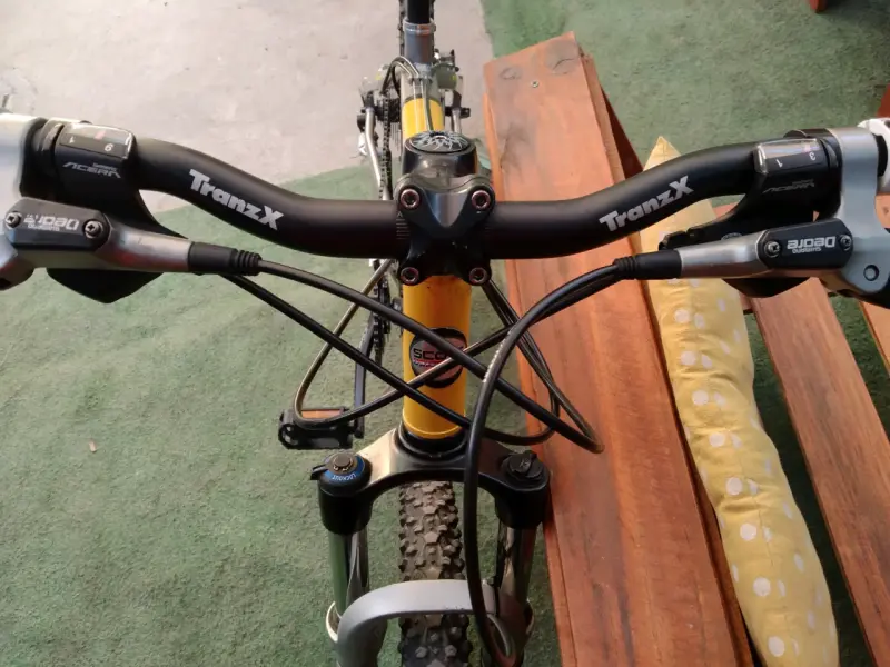 Bicicleta de montaña Scott con suspensión RockShox - 1