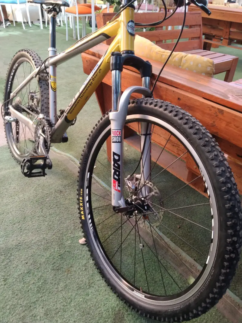 Bicicleta de montaña Scott con suspensión RockShox - 2