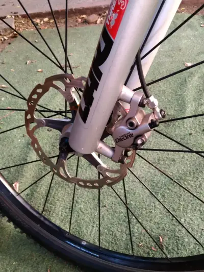 Bicicleta de montaña Scott con suspensión RockShox - miniatura 5